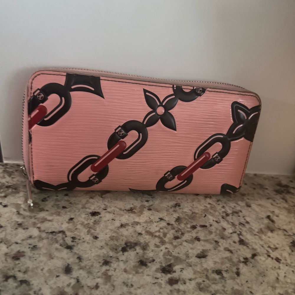 Louis Vuitton EPI Pink Zippy Long Wallet Chain & Flower Pattern - Picture 3 of 11